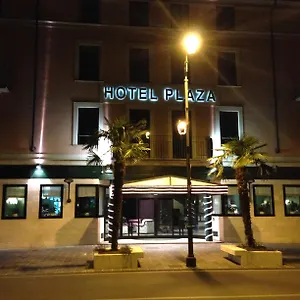Plaza מלון
